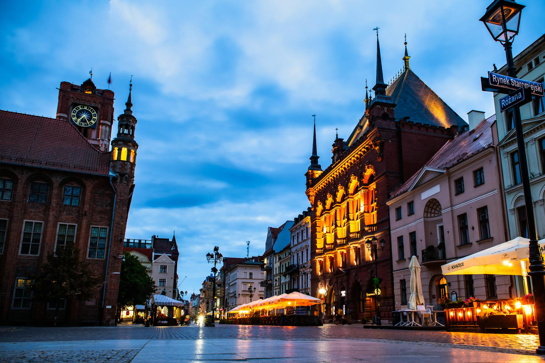 Młodzi ludzie uczestniczący w projekcie dla młodzieży poznającej rynek pracy w Siemianowicach Śląskich