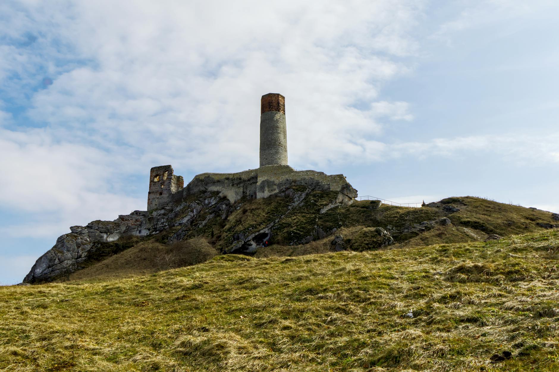 Ilustracja miasta Siemianowice Śląskie z elementami nawiązującymi do wydarzeń sportowych i rynku nieruchomości